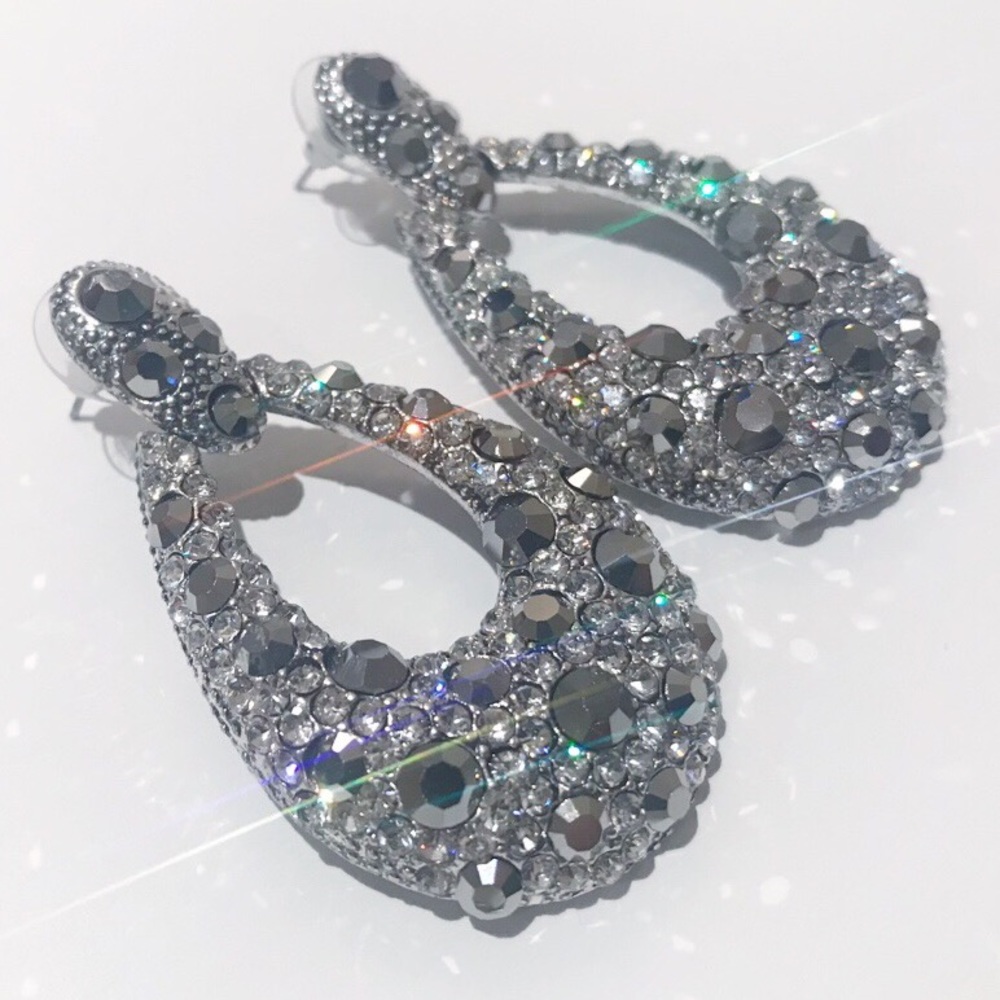 Metallic silver/grey rhinestone drop earrings - Picture 6 of 8